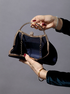 EUROPA E STATI UNITI RETRO COLORE SOLIDO anello di mano rivestito moda serratura chiusa borsa da pranzo catena borsa da bagno