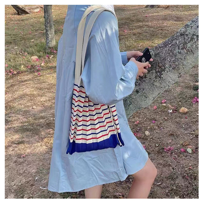 Nuova borsa da spalla letteraria piegata borsa da donna a maglia invernale borsa da moda borsa da donna transfrontaliera