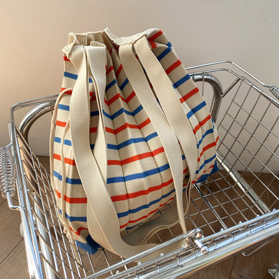Nuova borsa da spalla letteraria piegata borsa da donna a maglia invernale borsa da moda borsa da donna transfrontaliera