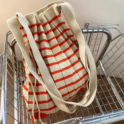 Nuova borsa da spalla letteraria piegata borsa da donna a maglia invernale borsa da moda borsa da donna transfrontaliera