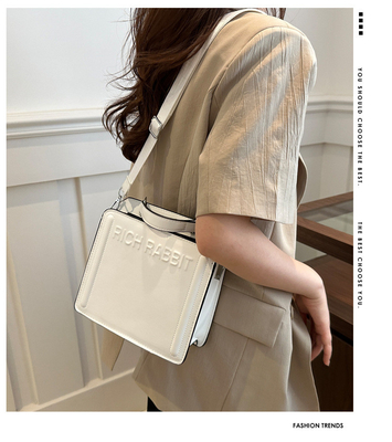Semplice borsa di carta di moda borsa da donna nuova in borsa da mano di passeggero borsa da mano piccola quadrata borsa senior texture spalla larga cinghia corpo trasversale
