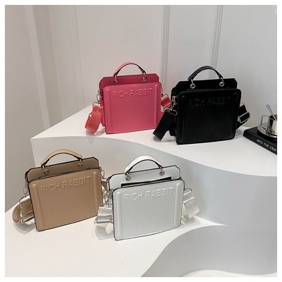 Semplice borsa di carta di moda borsa da donna nuova in borsa da mano di passeggero borsa da mano piccola quadrata borsa senior texture spalla larga cinghia corpo trasversale