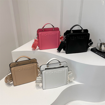 Semplice borsa di carta di moda borsa da donna nuova in borsa da mano di passeggero borsa da mano piccola quadrata borsa senior texture spalla larga cinghia corpo trasversale