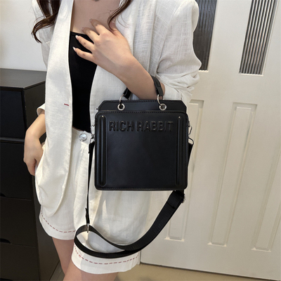 Semplice borsa di carta di moda borsa da donna nuova in borsa da mano di passeggero borsa da mano piccola quadrata borsa senior texture spalla larga cinghia corpo trasversale