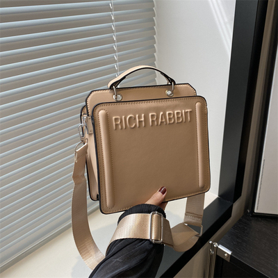 Semplice borsa di carta di moda borsa da donna nuova in borsa da mano di passeggero borsa da mano piccola quadrata borsa senior texture spalla larga cinghia corpo trasversale