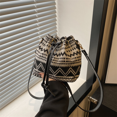 NEW CHINESE NAZIONALE VENTO ARMILLA BUCKET BACKET semplice moda tendenza estate nuovo stile di lino di alta qualità senso singolo spalla