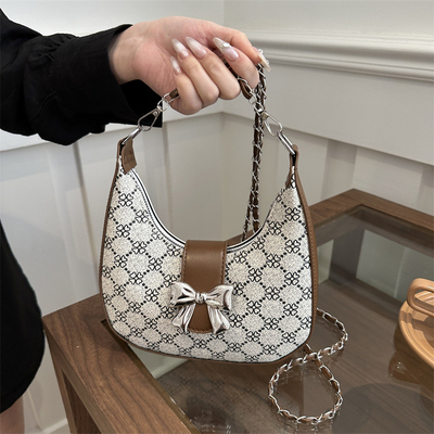 Sottobraccio BORSA ARCO DE TRIOMPHE BORSA FEMMILE PRIMAVERA E ESTE BORSA ALL-IN-ONE BORSA CRESCENTE BORSA SENIORE SENSE RETRO CROSS