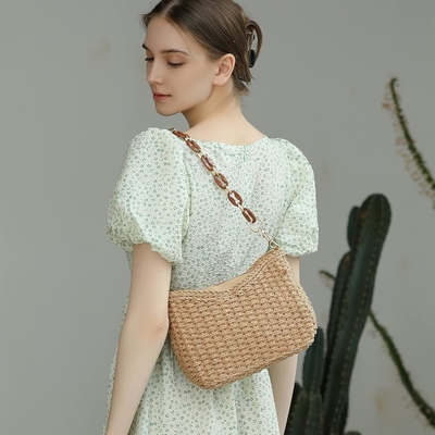 "Herald" piccolo sacchetto di paglia fatto a mano "Crossbody bag" per donne, "Summer chic" "Woven handbag" "Shoulder purse with chain"
