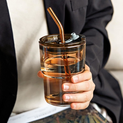 Vaso d'acqua da 400 ml, tazze con paglia e coperchio sigillato Portate per il caffè, il tè ghiacciato, vetro isolato a parete spessa