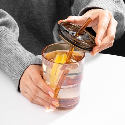 Vaso d'acqua da 400 ml, tazze con paglia e coperchio sigillato Portate per il caffè, il tè ghiacciato, vetro isolato a parete spessa