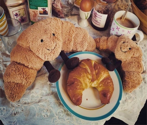 PesoPlush 9 &quot;Croissant Plush Sorrisa dolce Croissant Pane cuscino Stuffato Animali Divertenti Cibo morbido