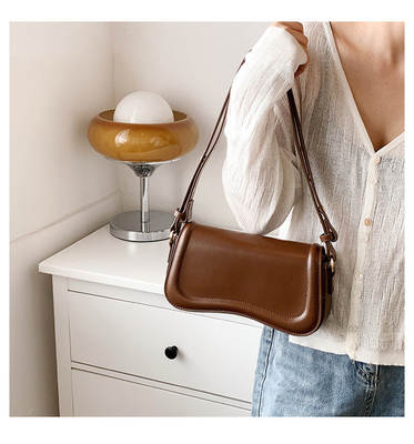 Borsa da spalla piccola per donne Borsa crossbody di tendenza Borse in pelle impermeabile Borse da mano a frizione Borse da design