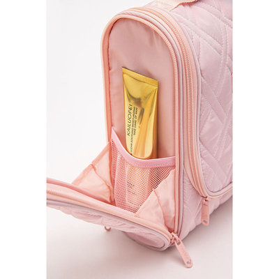 Tasse di trucco rosa realizzate con materiali di alta qualità e con particolare attenzione alla funzionalità.