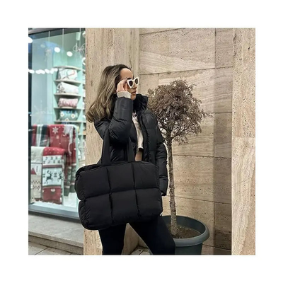 Borse da donna di moda con coperte gonfie personalizzare le borse con i servizi OEM e ODM