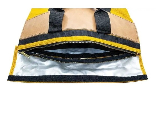 Borsa per corriere resistente al fuoco   Made on order Con la finitura in pelle di tufo, fondo quadrato, maniglie palmate durevoli e incorporato in serratura è sicuramente un prodotto prezioso in ogni ufficio, sala posta o magazzino!