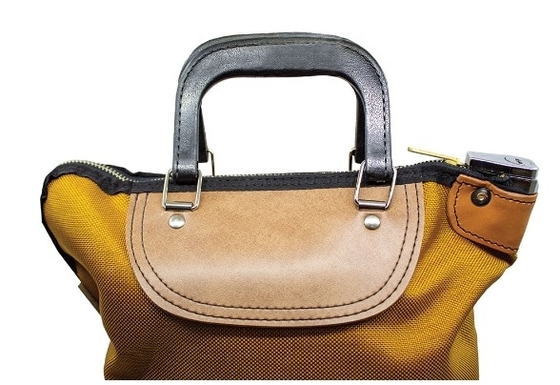 Chiusura borsa postale con maniglie Con il rivestimento di pelle di tufo, fondo duro modellato, maniglie palmate durevoli e costruito in serratura è sicuramente un prodotto apprezzato in ogni ufficio, camera postale o magazzino