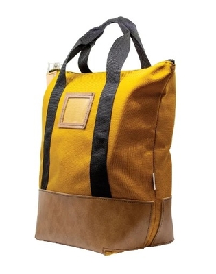 Locking Heavy Duty Courier Bag è progettato per garantire la massima sicurezza! Ideale per spostare i documenti privati, contanti, assegni, posta, ecc. in un posto sicuro.