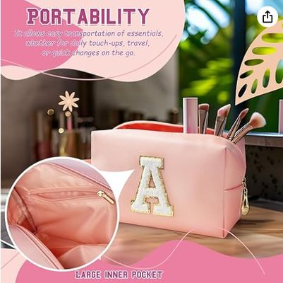 Pochette Trucco Iniziale Personalizzata con Manico, Beauty Case Preppy con Tasca Interna con Cerniera, Ragazza di 8 9 10 11 12 13 14 Anni, Regali di Laurea per Ragazze Adolescenti Donne Insegnanti