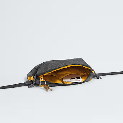 Fanny Packs borsa Zippered compartimento principale ha una sacca di maglia zip sicura con una chiaviera