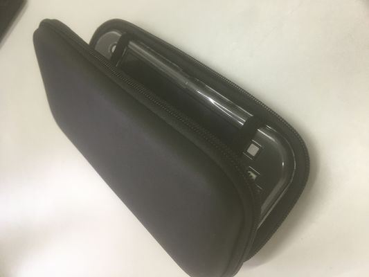 Custodie rigide leggere in EVA con rivestimento in velluto e copertina in ecopelle che offrono protezione per rasoi, giochi ed elettronica