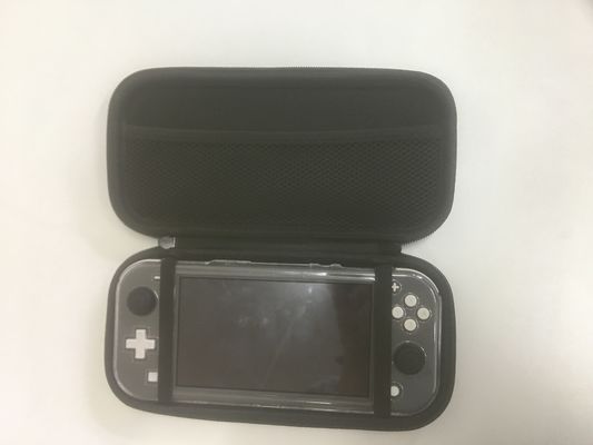 Custodie rigide leggere in EVA con rivestimento in velluto e copertina in ecopelle che offrono protezione per rasoi, giochi ed elettronica