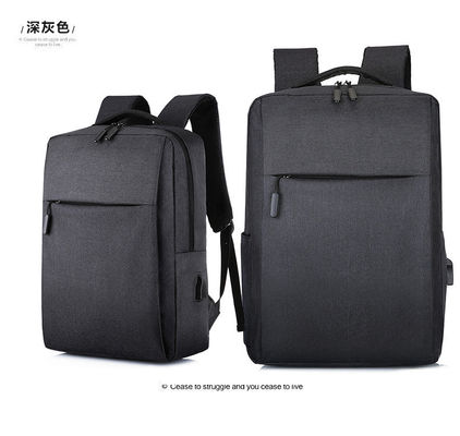 Due tasche della chiusura lampo impermeabilizzano lo zaino di nylon del computer portatile di USB