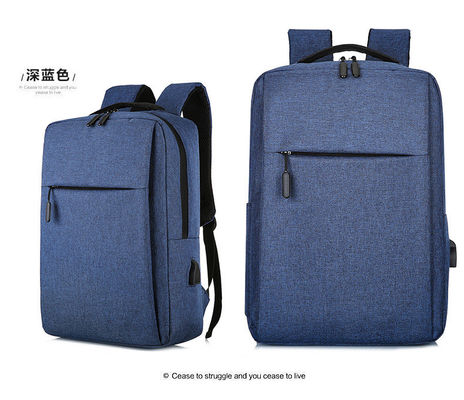 Due tasche della chiusura lampo impermeabilizzano lo zaino di nylon del computer portatile di USB